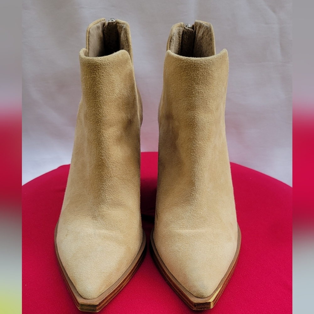 Vince Camuto VV-GIGIETTA Beige Suede Leather Booties Women’s Size 5M Pointed Toe